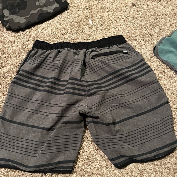 Vuori Banks Shorts Large - Picture 2 of 2